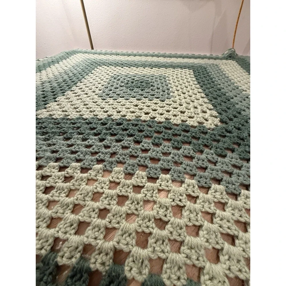 VTG  Hand Knit Crochet Granny 43